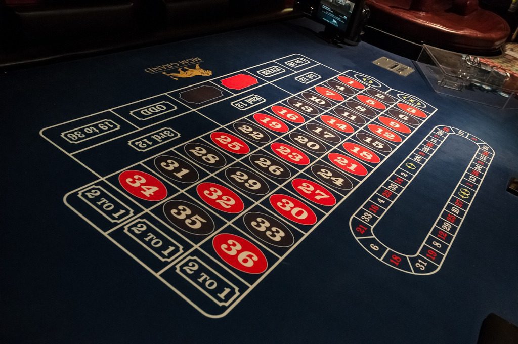 blue-roulette-table-image